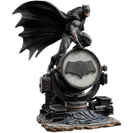 Justice League (2017) - Batman on Bat-Signal 1:10 Scale Statue